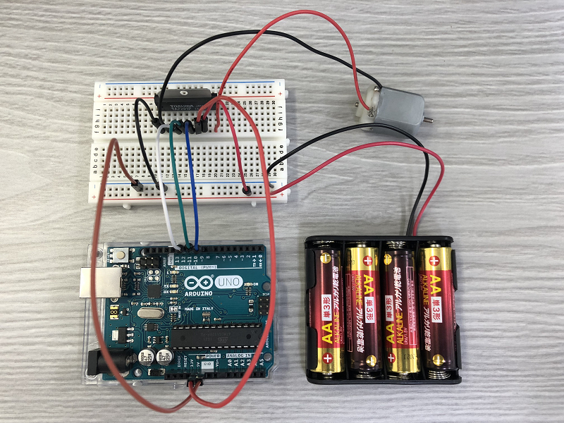 Arduinoとブレッドボードを配線
